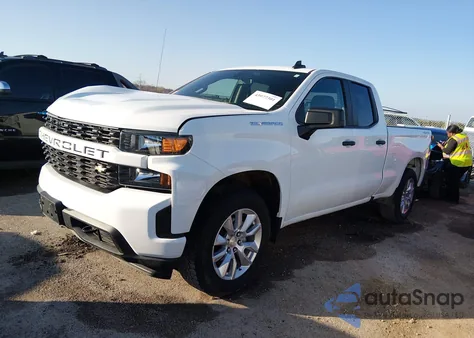 2021 Chevrolet Silverado 1500 4Wd Standard Bed Custom z USA, uszkodzony, nr VIN 1GCRYBEK2MZ360961